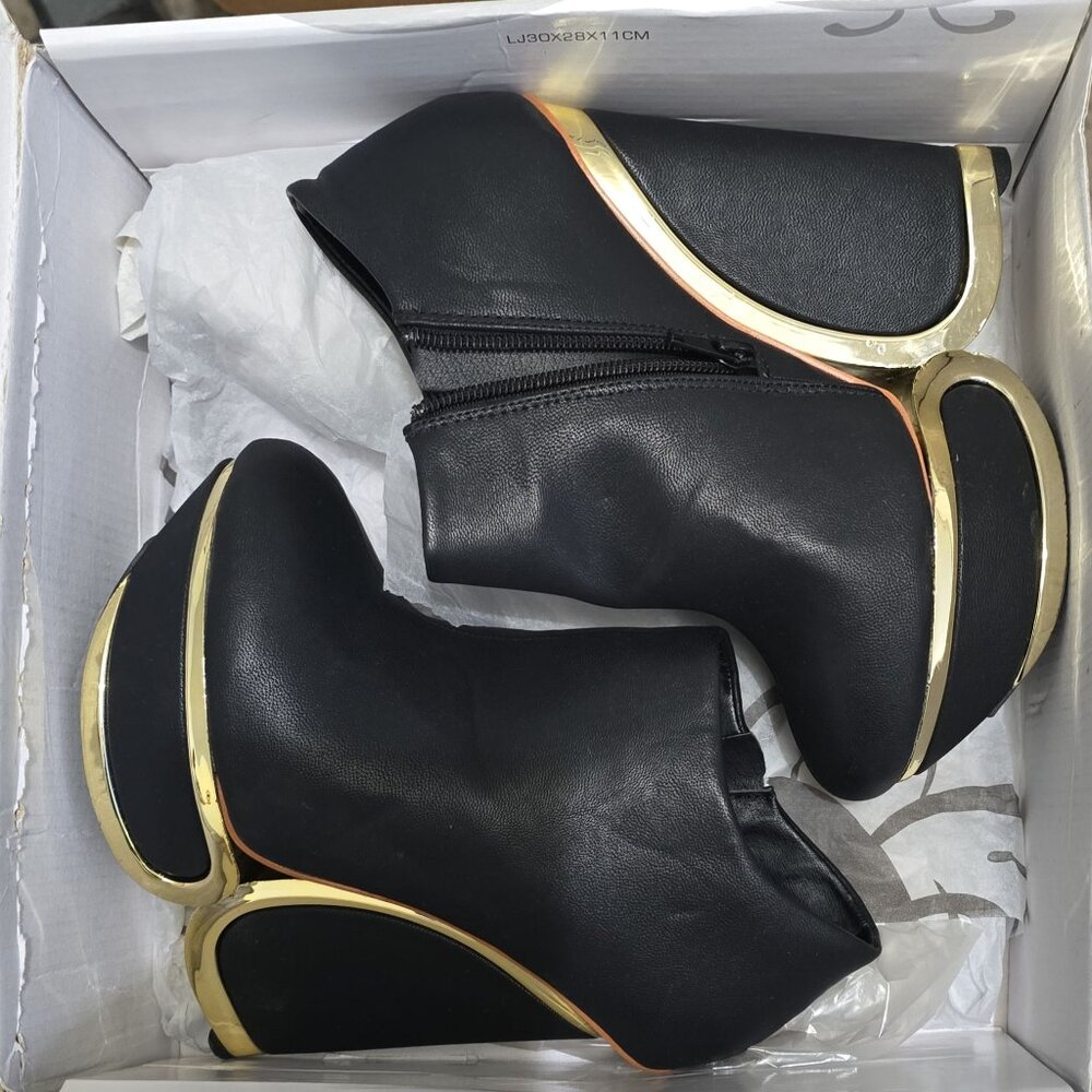 Shi by JOURNEYS Black Heels with Gold Trim